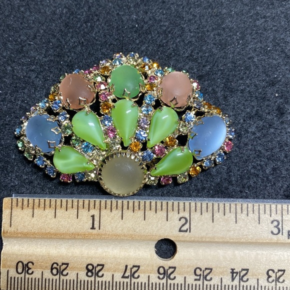 Vintage Brooch Shell or Fan Design - Picture 4 of 5